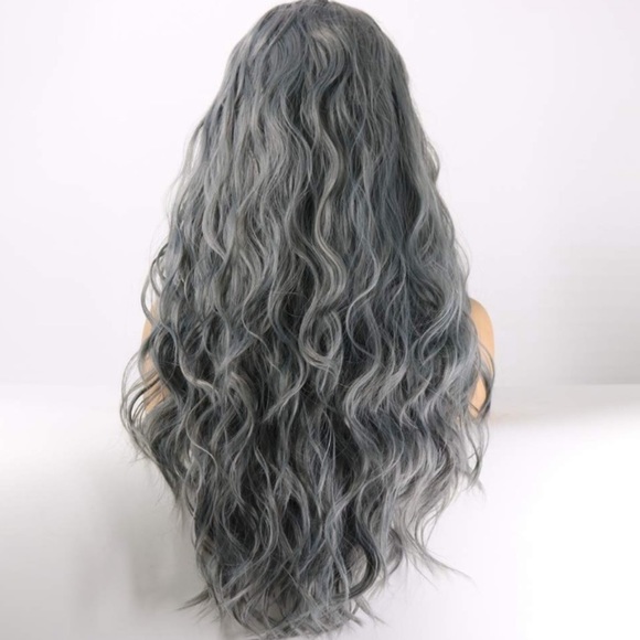 ?24” DARK GREY  LACE FRONT WAVY WIG? *NWT*
??